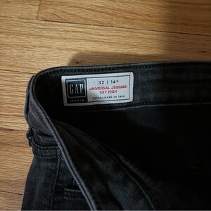 GAP Denim Sky High Rise Universal Jegging with Washwell Black Size 32 | 14
